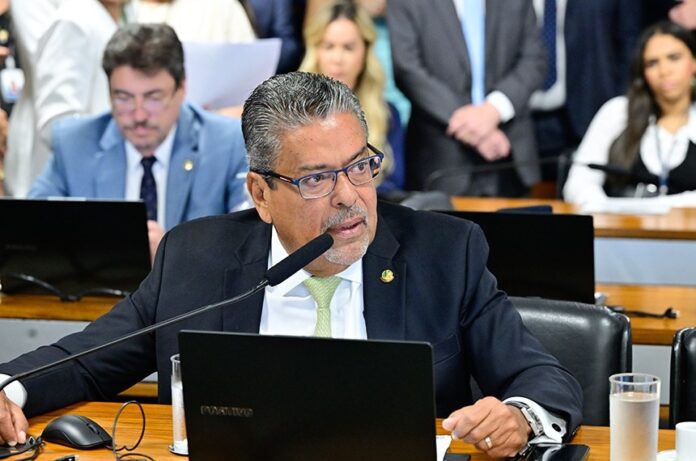 O relator, senador Dr. Hiran, apresentou um substitutivo ao projeto do senador Astronauta Marcos Pontes