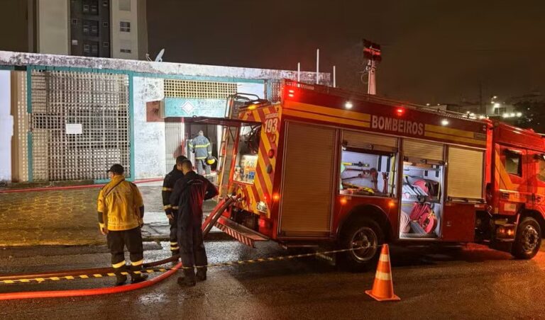 Incêndio atinge arquivo da Comcap em Florianópolis