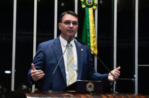PL de Flávio Bolsonaro conquistou mais 15 cadeiras na Câmara Federal