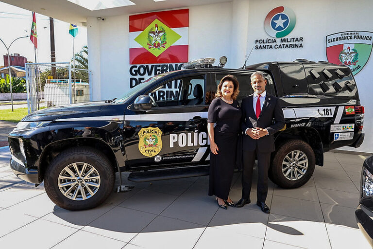 Polícia Civil de SC entrega 10 novas viaturas para reforçar segurança