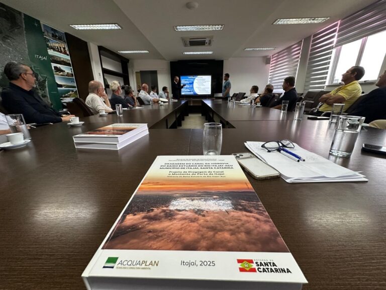 dragagem do Rio Itajaí-Açu