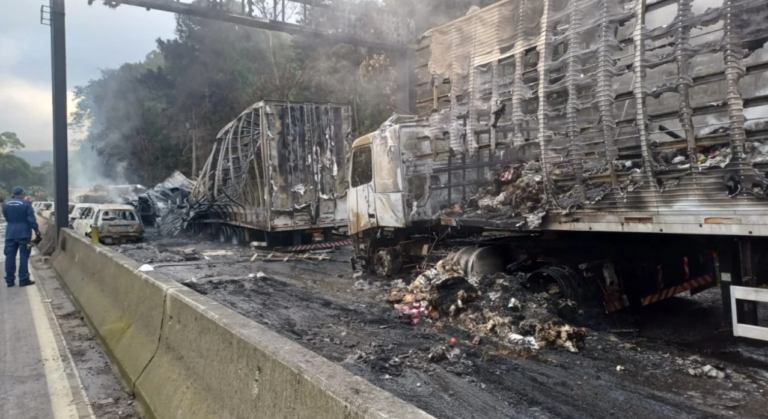 há um ano acidente grave paralisou a BR 101 no Morro dos Cavalos
