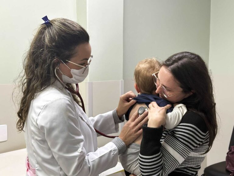 Hospital Infantil registra alta de casos respiratórios e alerta para vacinação em SC