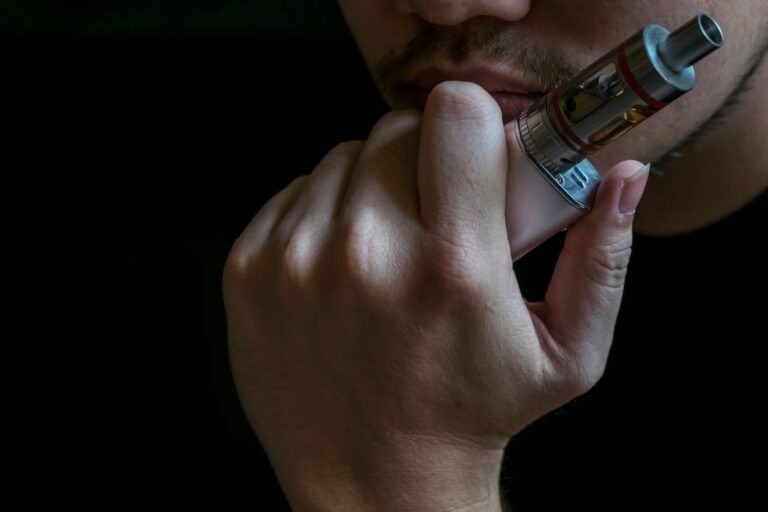 Santa Catarina reduz número de fumantes, mas acende alerta para uso de vapes entre jovens