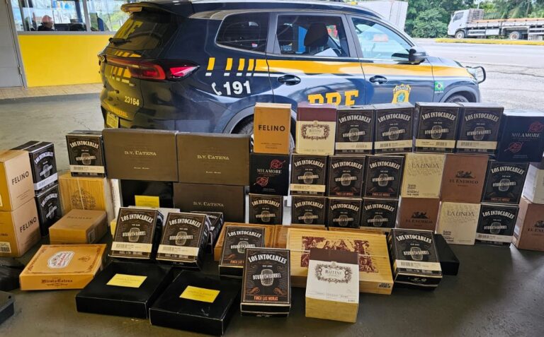 PRF apreende 290 garrafas de vinho ilegal na BR-101 em Joinville