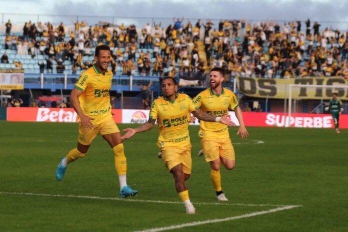 Criciúma vence Avaí na Série B
