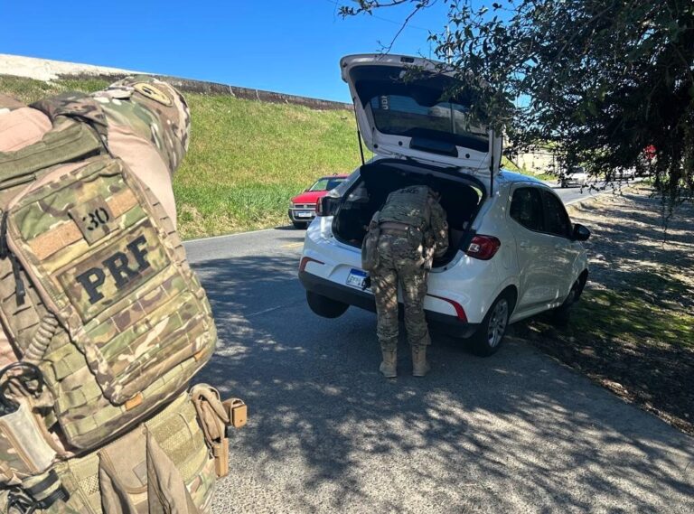 PRF apreende cocaína e maconha em Joinville
