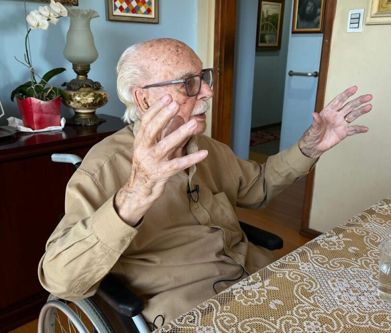 escritor de 104 anos Tubarão