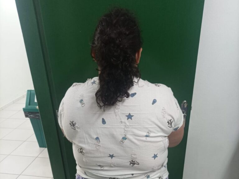 mulher presa por falsa identidade