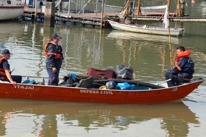 Juntos pelo Rio mobiliza voluntários em Itajaí