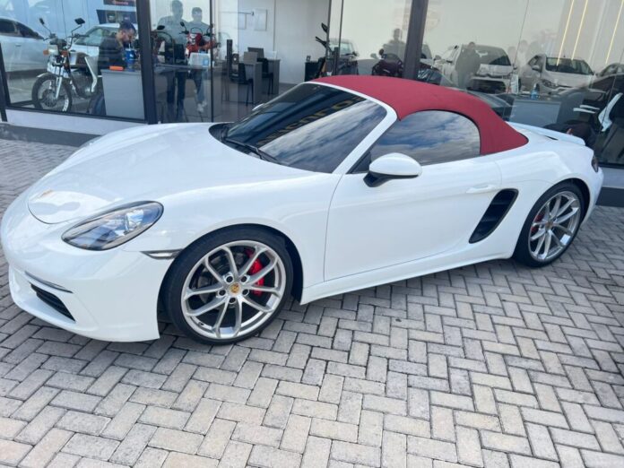 Porsche apreendido em investigação de lavagem de dinheiro
