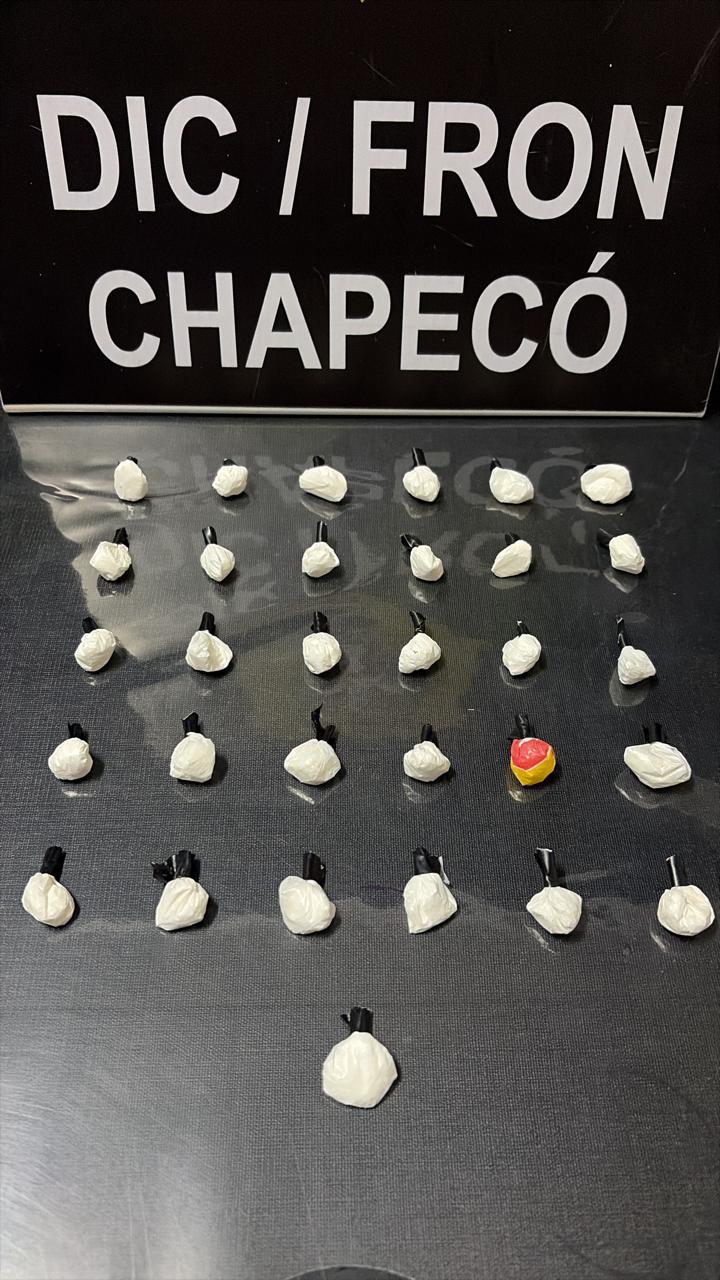Mulher é presa por tráfico de drogas em Chapecó