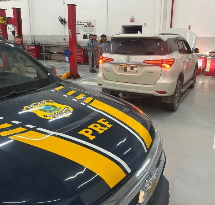 Caminhonete clonada é recuperada na BR-470