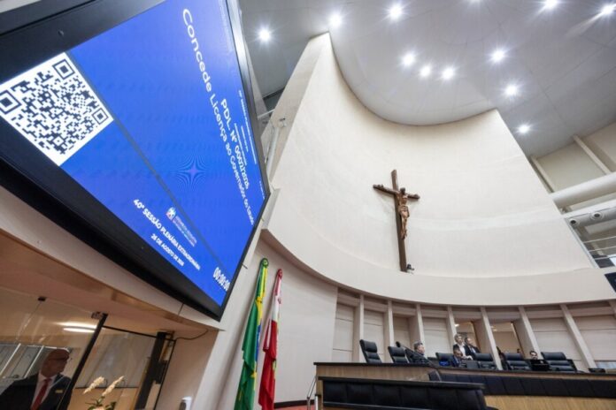 Alesc aprova licença de Jorginho Mello