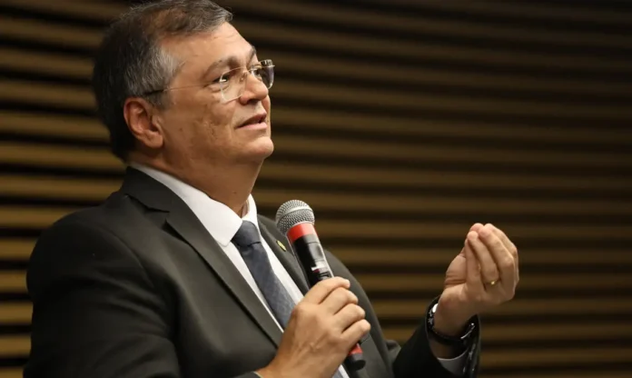 Dino amplia crise no STF