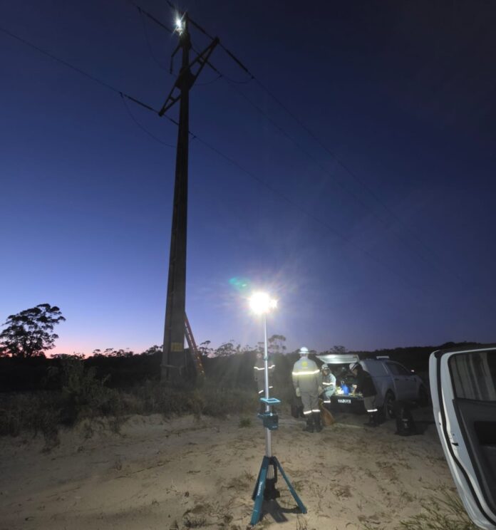 Manutenção da rede elétrica no litoral catarinense