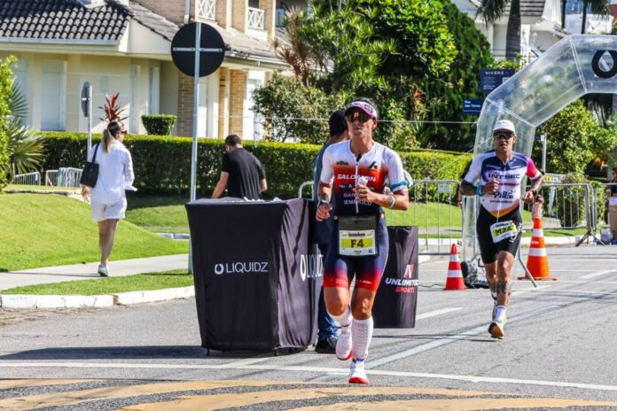 Djenyfer Arnold vence Ironman 70.3 Florianópolis 2026