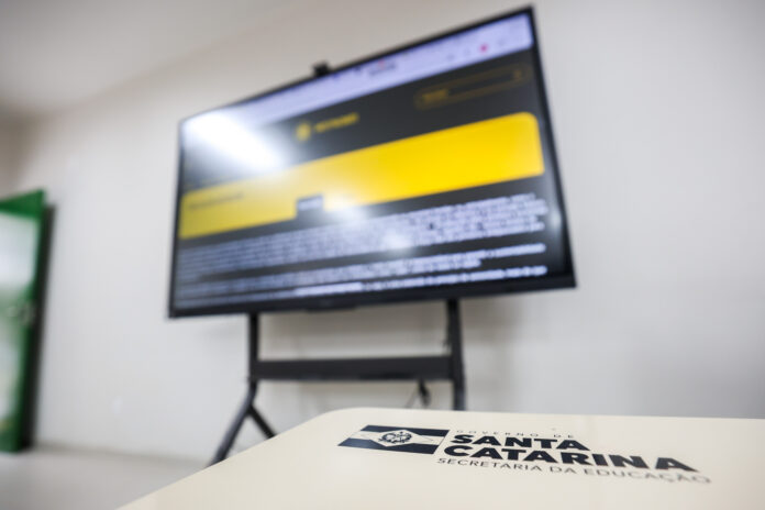 Telas interativas nas escolas de Santa Catarina