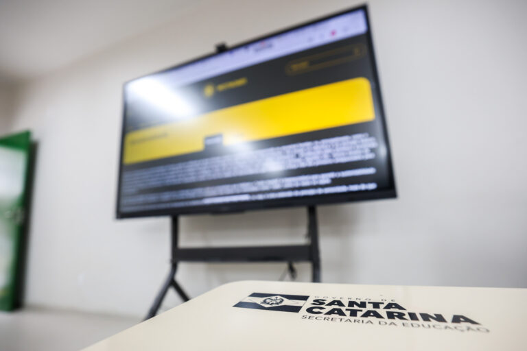 Telas interativas nas escolas de Santa Catarina